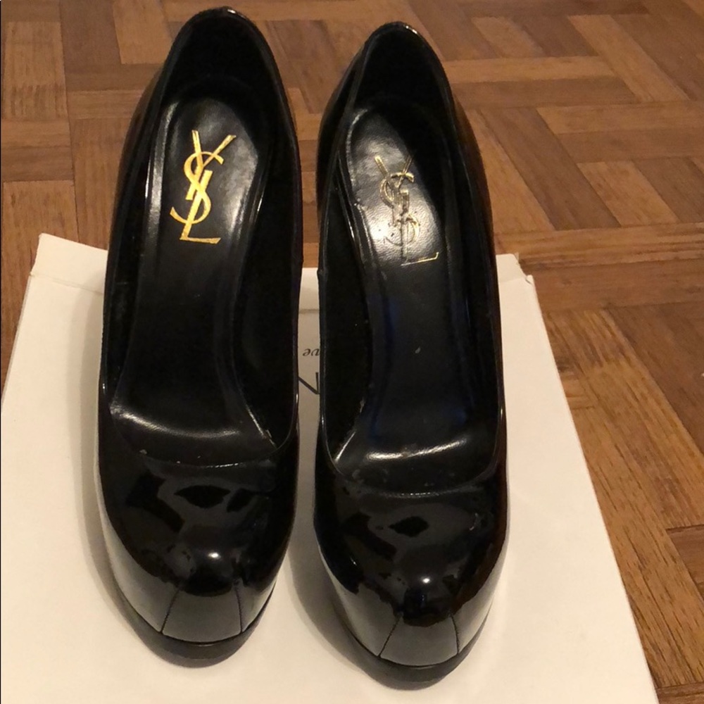 Patent leather heels with a built in platform! - Picture 2 of 4